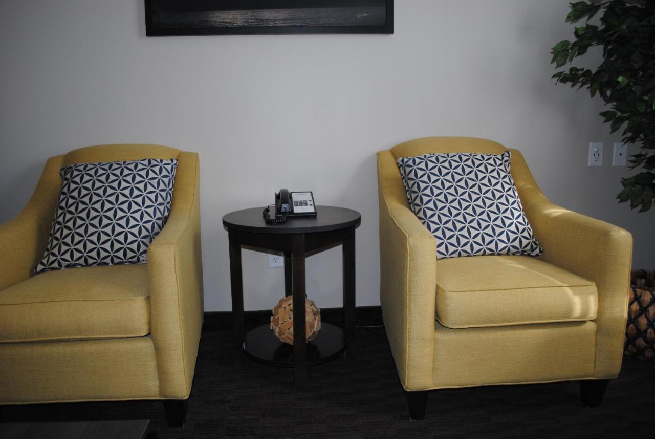 Days Inn & Suites By Wyndham Lindsay Extérieur photo