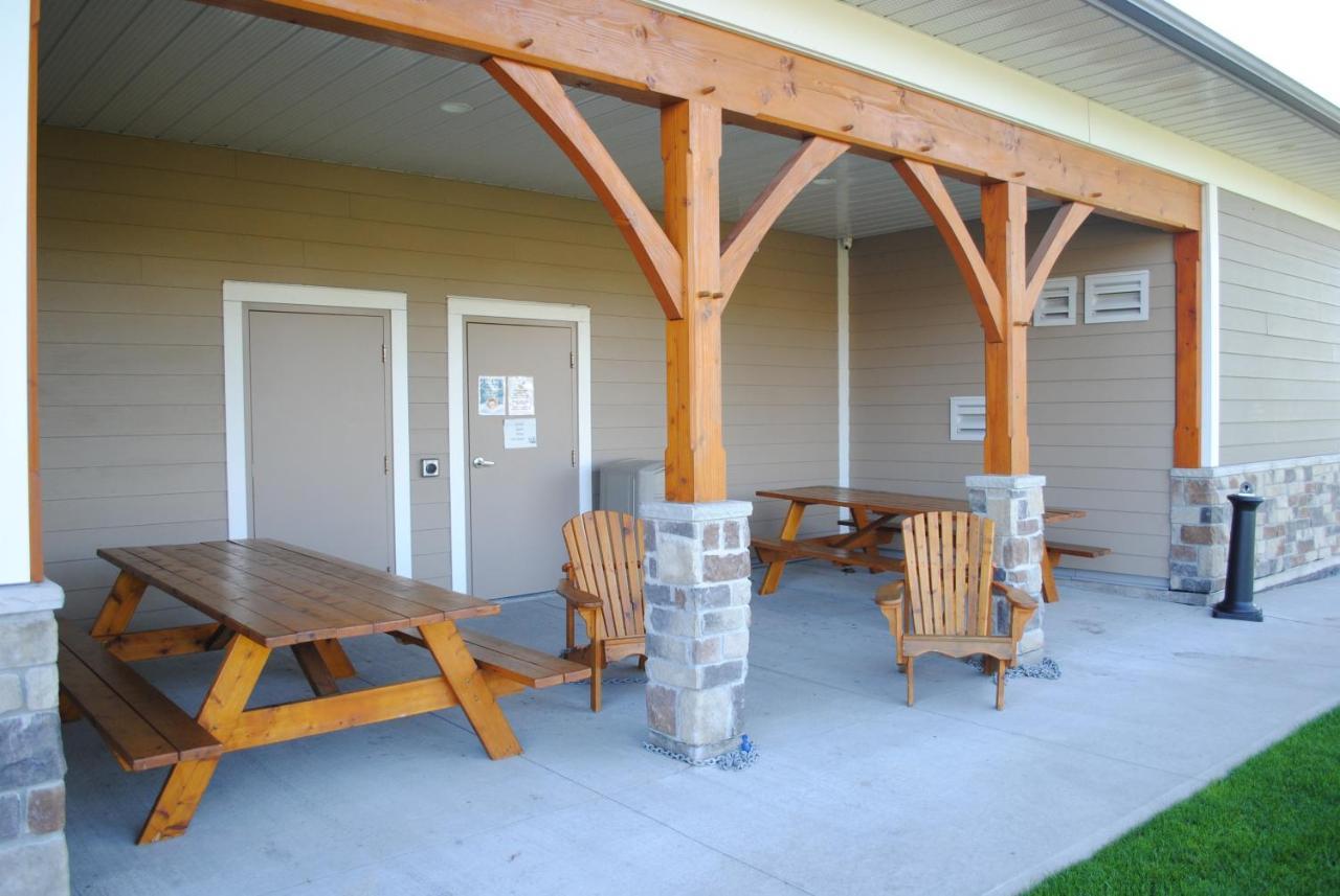 Days Inn & Suites By Wyndham Lindsay Extérieur photo