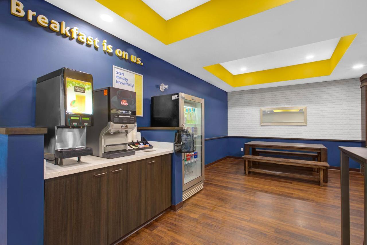 Days Inn & Suites By Wyndham Lindsay Extérieur photo