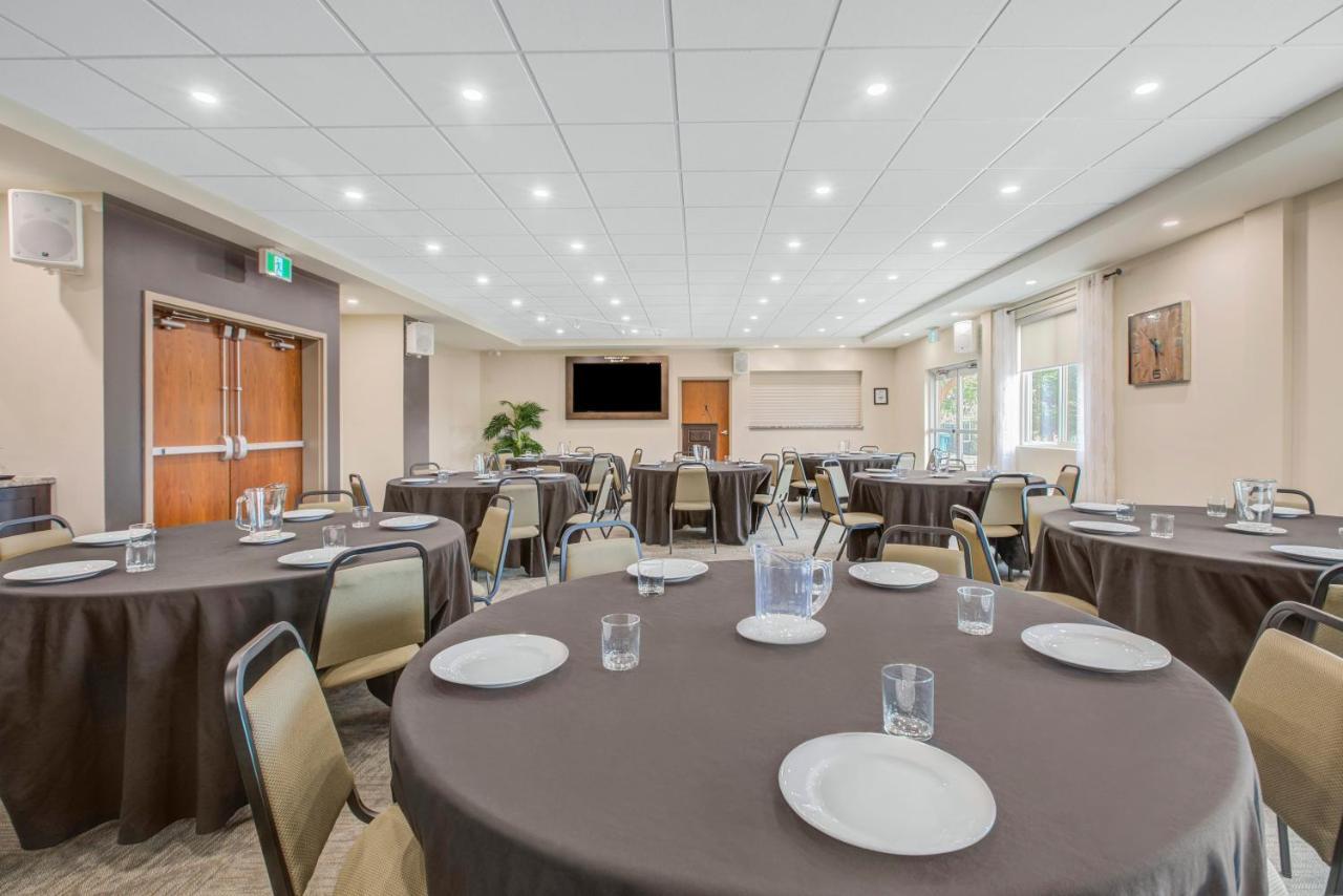 Days Inn & Suites By Wyndham Lindsay Extérieur photo